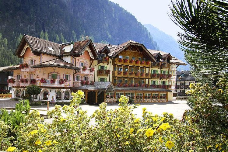Zájezd Gran Chalet Soreghes **** - Jižní Tyrolsko - Dolomity / Campitello di Fassa - Záběry místa