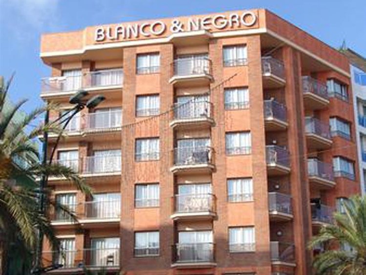 Zájezd Apartamentos Blanco y Negro ** - Costa Brava / Lloret de Mar - Záběry místa