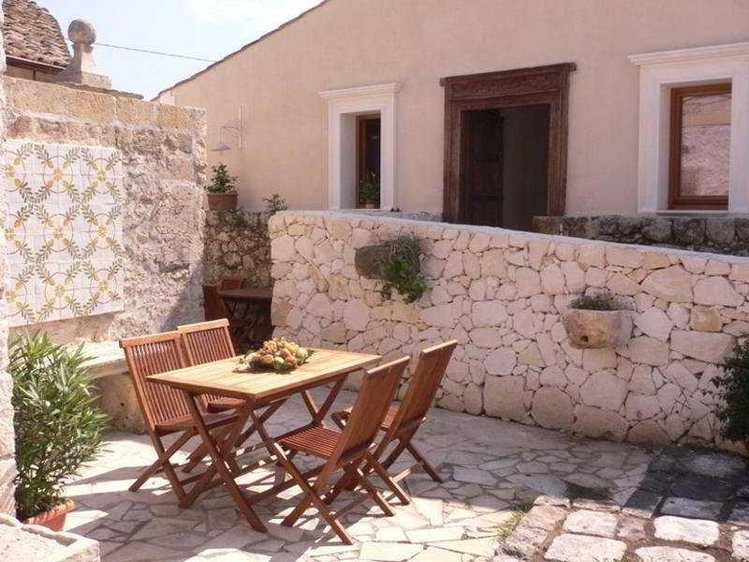 Zájezd Villa Dei Papiri *** - Sicílie - Liparské ostrovy / Syrakus - Záběry místa