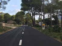 Na Formentor se již dostanete po krásném novém asfaltu, jen ty čáry jsou jak nedávno v Semilech