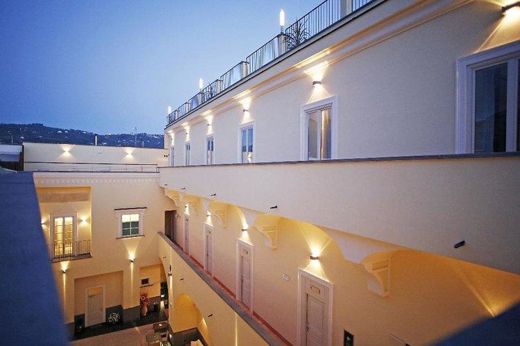 Zájezd Seven Hostel *** - pobřeží Amalfi - Neapolský záliv / Sant'Agnello - Záběry místa