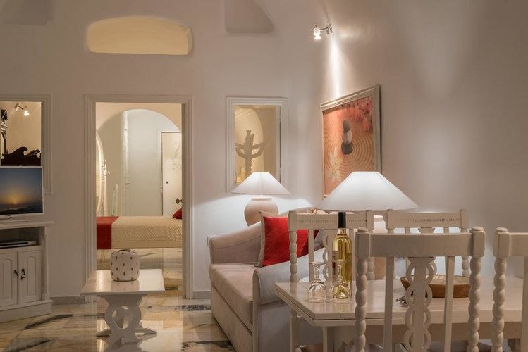 Zájezd Iliovasilema Suites **** - Santorini / Fira - Bar