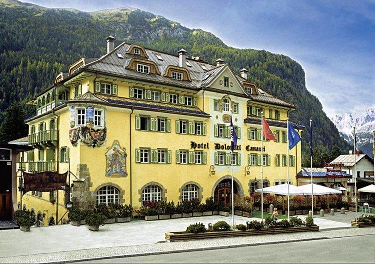 Zájezd Schloss Hotel Dolomiti **** - Jižní Tyrolsko - Dolomity / Canazei - Záběry místa