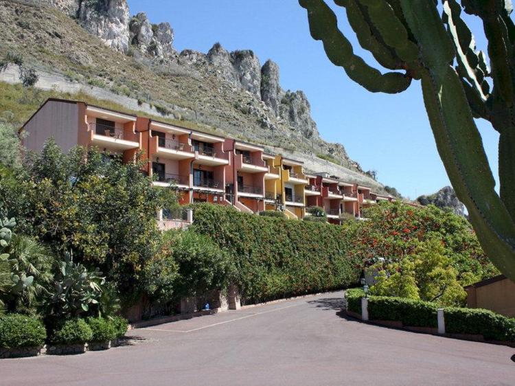 Zájezd Capo Dei Greci Taormina Coast - Resort Hotel & Spa **** - Sicílie - Liparské ostrovy / Sant'Alessio Siculo - Záběry místa