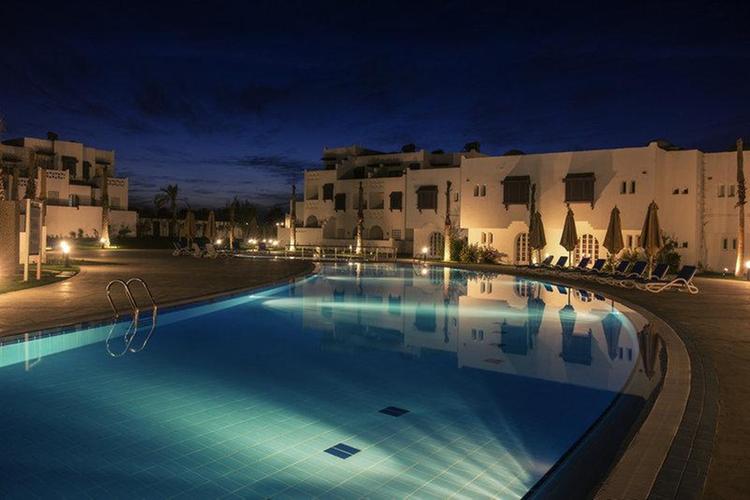 Zájezd Mercure Hurghada Hotel **** - Luxor, Lybijská poušť a Asuán / Luxor - Bazén