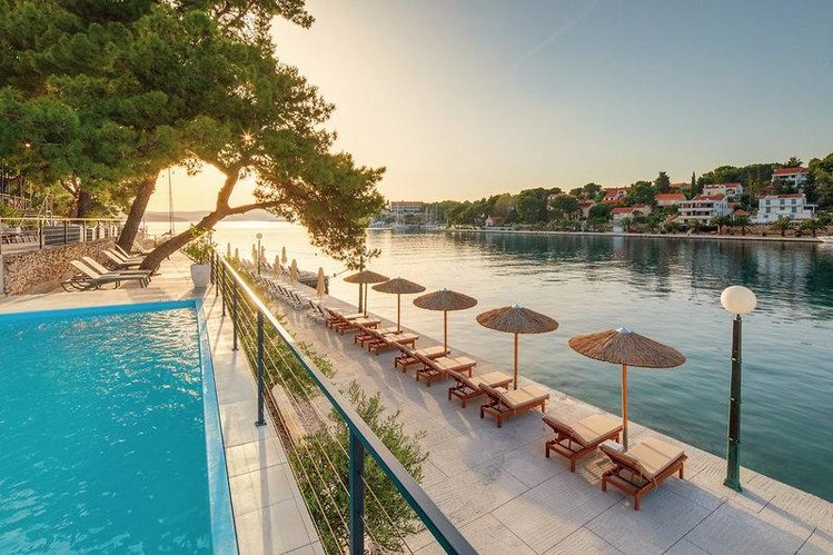 Zájezd Waterman Milna Hotel & Marina *** - Jižní Dalmácie a jiné ostrovy / Milna (Hvar) - Pláž