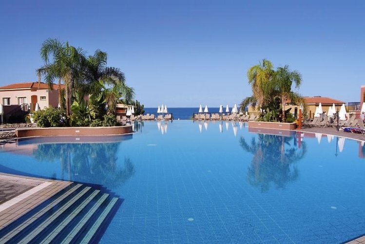 Zájezd Pafian Sun Holiday Village **** - Kypr / Paphos - Bazén