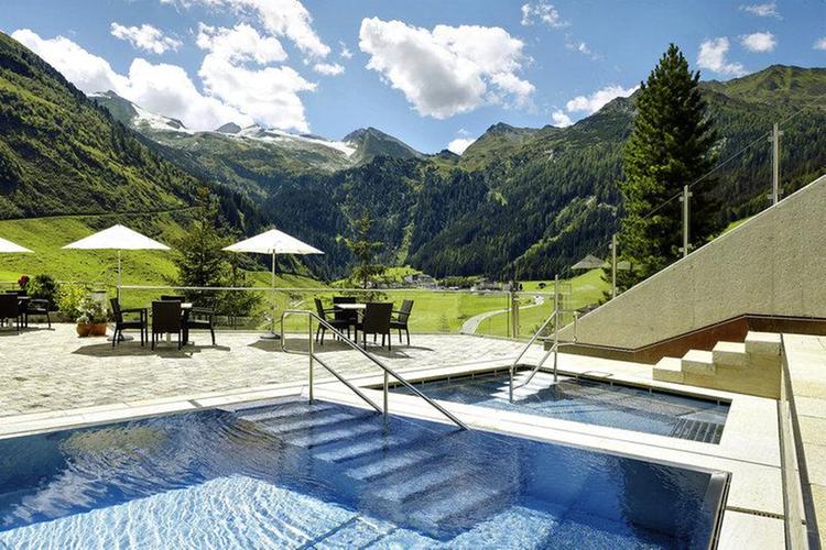 Zájezd Berghof Crystal Spa & Sports **** - Zillertal / Hintertux - Bazén