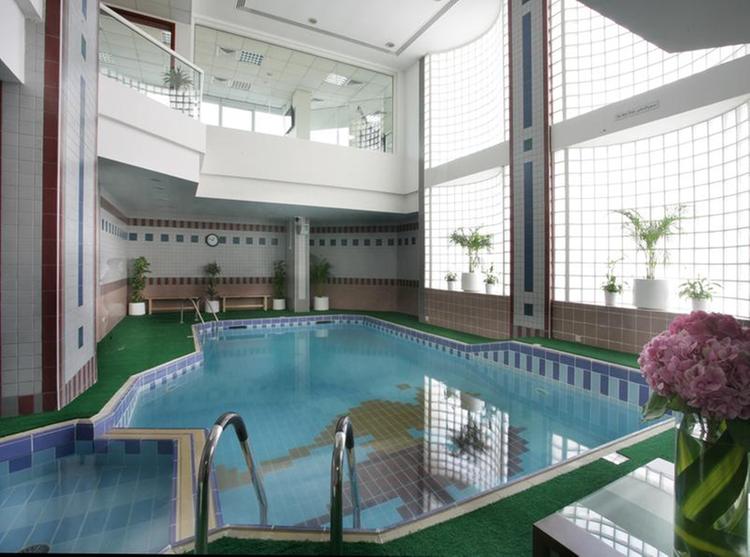 Zájezd Ramada Beach Hotel Ajman **** - Al Ain / Ajman - Vnitřní bazén