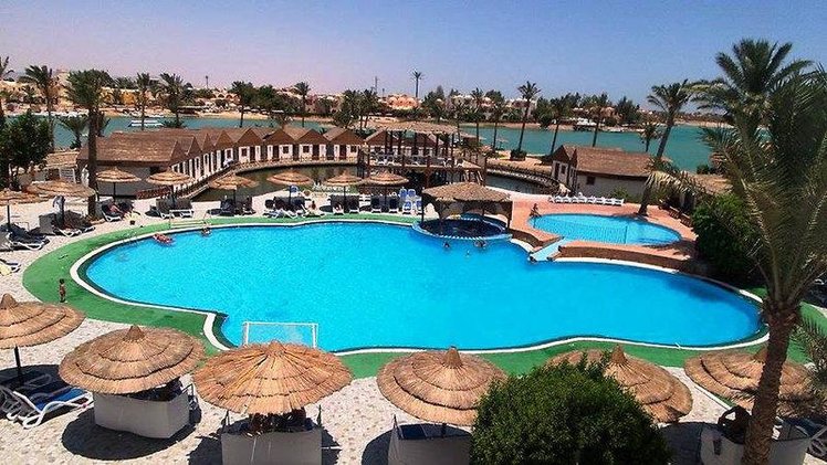 Zájezd Panorama Bungalow Resort El Gouna **** - Luxor, Lybijská poušť a Asuán / Luxor - Bazén