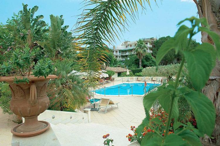 Zájezd Villa Daphne **** - Sicílie - Liparské ostrovy / Giardini-Naxos - Bazén