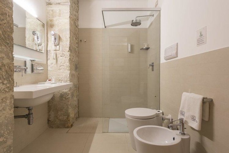 Zájezd Villa Carlotta ohne Transfer **** - Sicílie - Liparské ostrovy / Ragusa - Koupelna