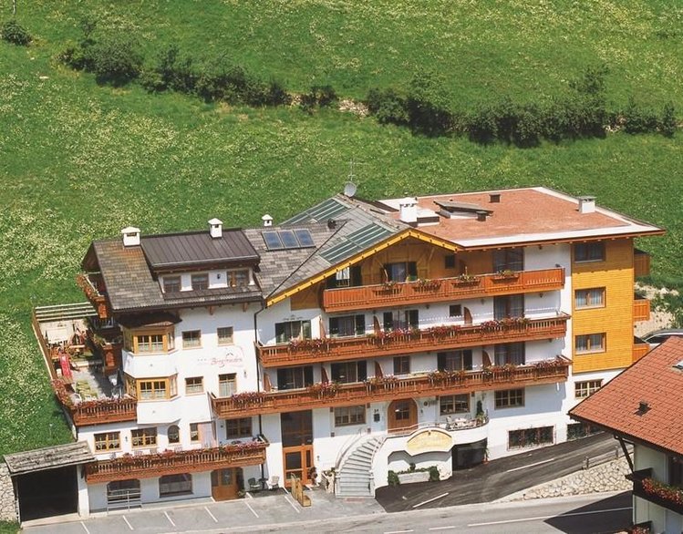 Zájezd Bergfrieden ***+ - Jižní Tyrolsko - Dolomity / Martell - Záběry místa