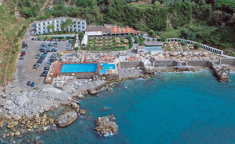 Zájezd Conca Azzurra Sea Club **** - pobřeží Amalfi - Neapolský záliv / Massa Lubrense - Pláž