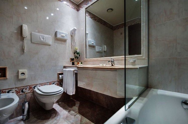 Zájezd Royal Hotel Carlton **** - Emilia Romagna / Boloňa - Koupelna