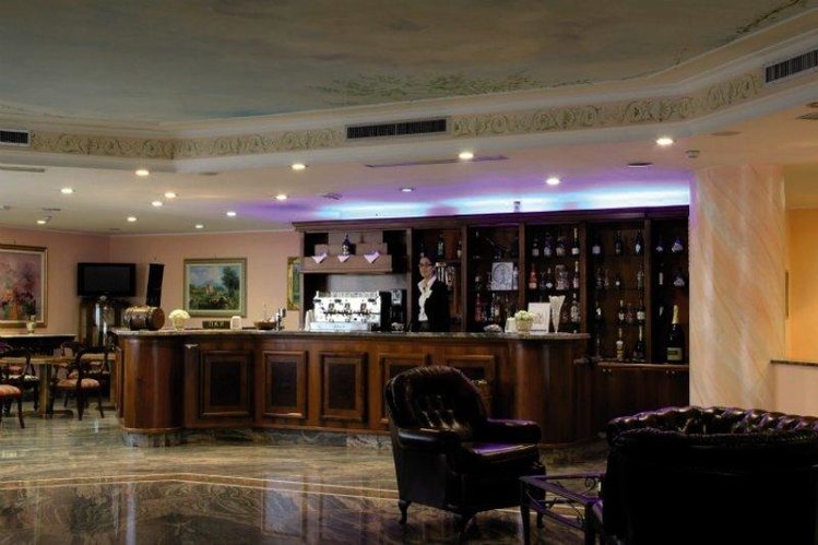 Zájezd Classhotel Napoli **** - pobřeží Amalfi - Neapolský záliv / Neapol - Bar