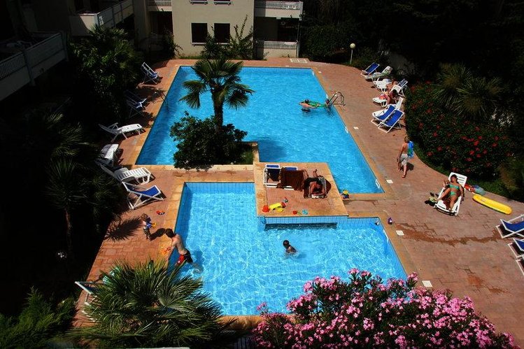 Zájezd Residenza Gli Eucalipti *** - Sardinie / Alghero - Bazén