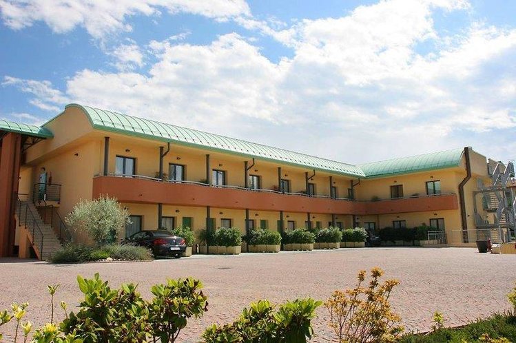 Zájezd Luna Hotel Motel Airport **** - Lago di Garda a Lugáno / Oleggio Castello - Záběry místa