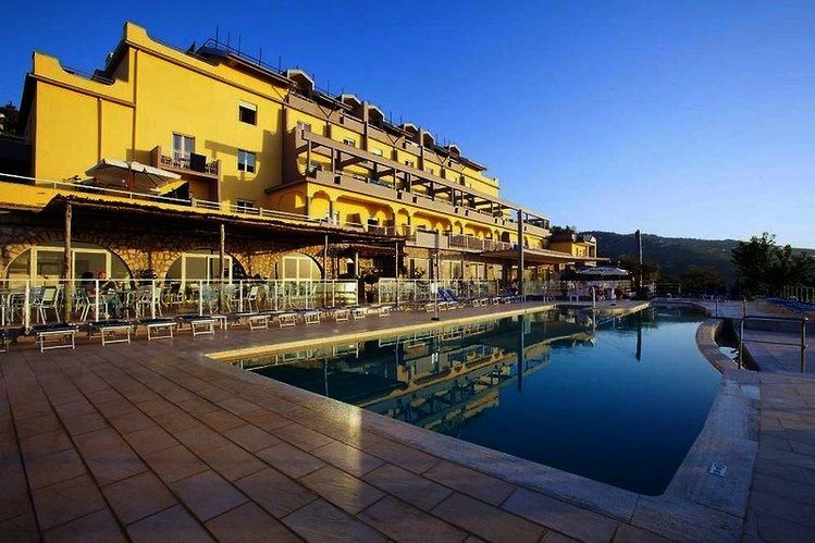 Zájezd Art Hotel Gran Paradiso **** - pobřeží Amalfi - Neapolský záliv / Sorrent - Bazén