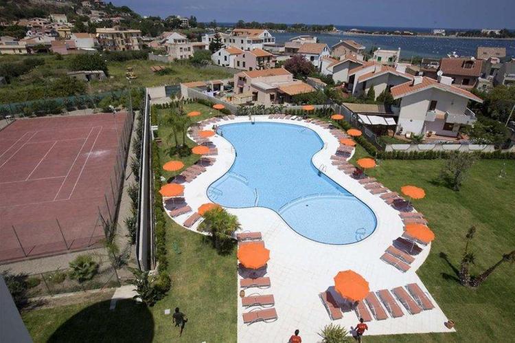 Zájezd Capo Peloro Resort **** - Sicílie - Liparské ostrovy / Torre Faro - Bazén