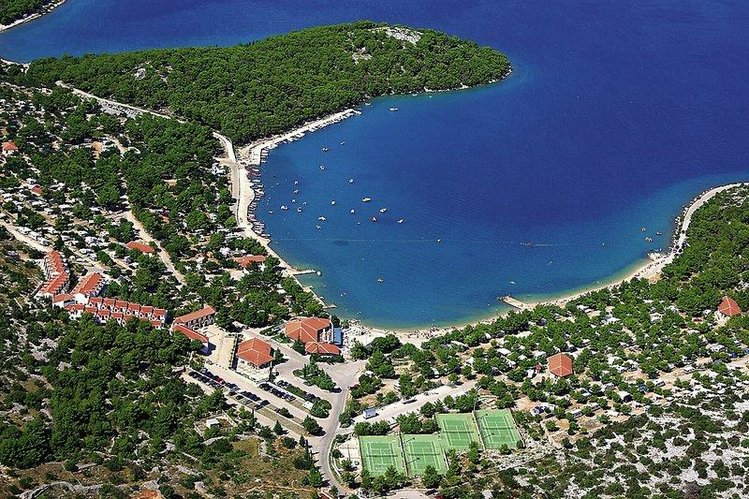 Zájezd Holiday Village Jezera Lovisca *** - Krk a ostatní ostrovy / Jezera - Letecký snímek