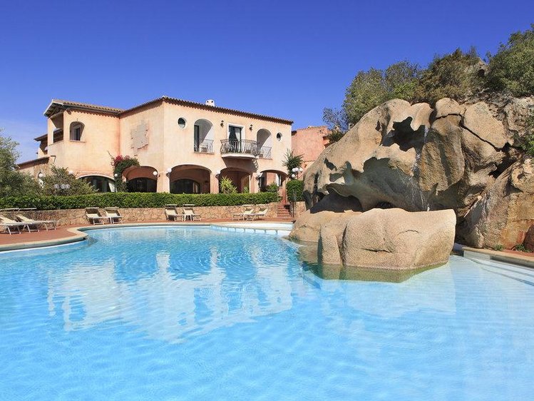 Zájezd La Rocca Resort & Spa ***** - Sardinie / Baja Sardinia - Bazén