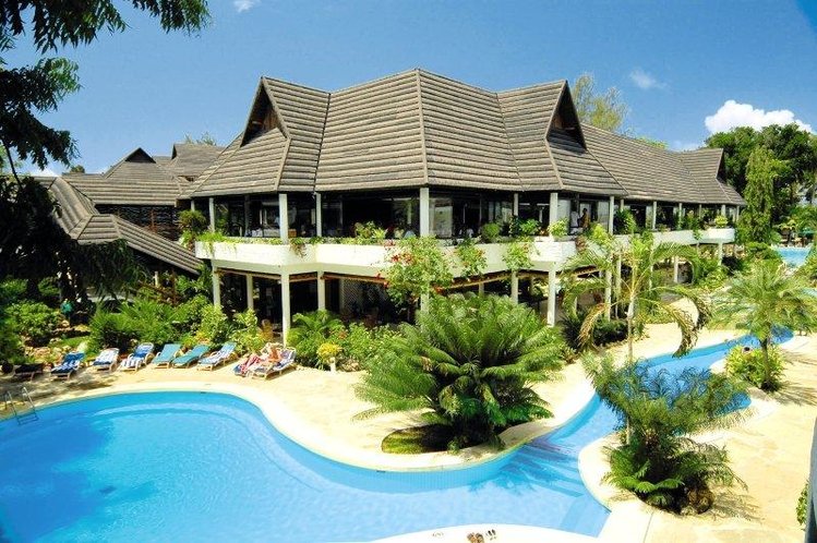 Zájezd Travellers Beach Hotel & Club **** - Keňa / Bamburi Beach - Bazén