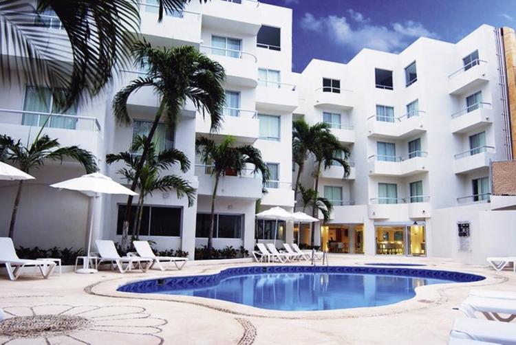 Zájezd Ramada Cancun City *** - Yucatan / Cancún - Bazén