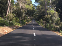 Na Formentor se již dostanete po krásném novém asfaltu, jen ty čáry jsou jak nedávno v Semilech
