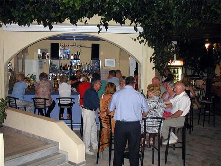 Zájezd Apollon Apartments *** - Kréta / Platanias (Rethymnon) - Bar