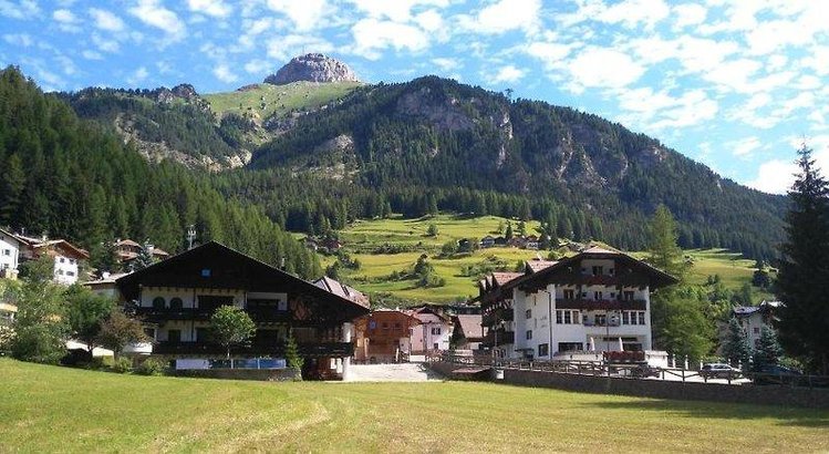 Zájezd Villa Campitello  - Jižní Tyrolsko - Dolomity / Campitello di Fassa - Záběry místa