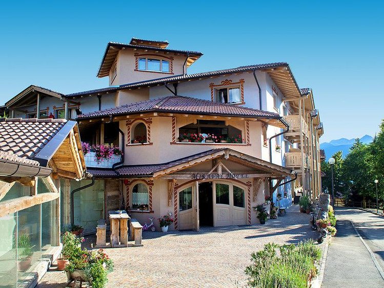 Zájezd Golf Resort Achental **** - Jižní Tyrolsko - Dolomity / Coredo - Záběry místa