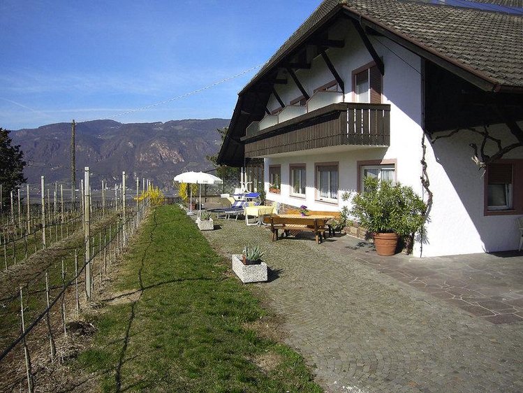 Zájezd Landhaus Weingut *** - Jižní Tyrolsko - Dolomity / Eppan an der Weinstraße - Záběry místa