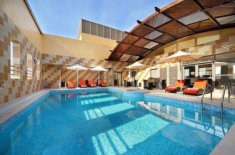 Zájezd Swiss Hotel Corniche **** - S.A.E. - Abú Dhabí / Abu Dhabi - Bazén