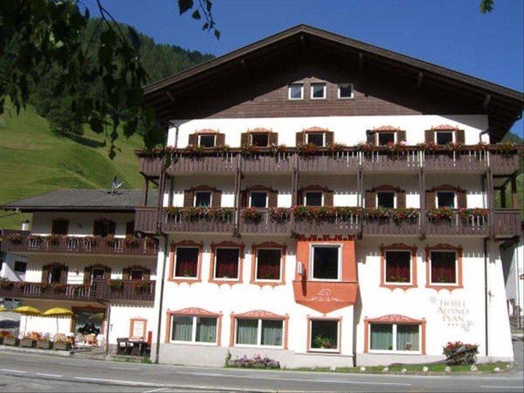 Zájezd Alpino Plan *** - Jižní Tyrolsko - Dolomity / Wolkenstein in Gröden - Záběry místa