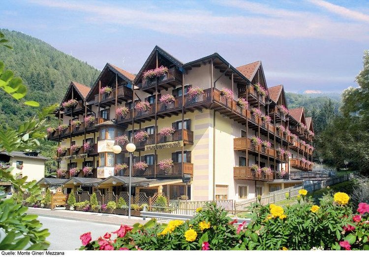 Zájezd Monte Giner **** - Jižní Tyrolsko - Dolomity / Marilleva - Záběry místa