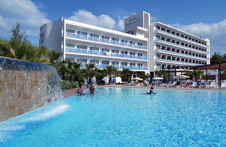Zájezd azuLine Hotel Bergantin **** - Ibiza / Sant Antoni de Portmany - Bazén