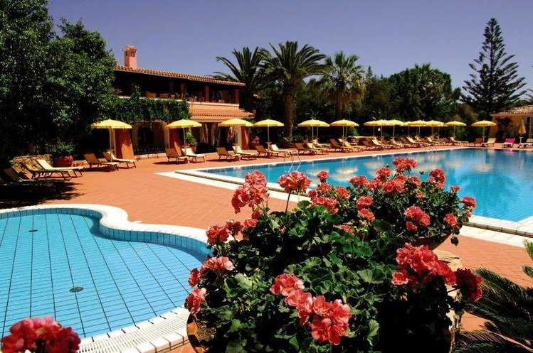 Zájezd Cala Ginepro Hotel Resort **** - Sardinie / Cala Ginepro - Bazén