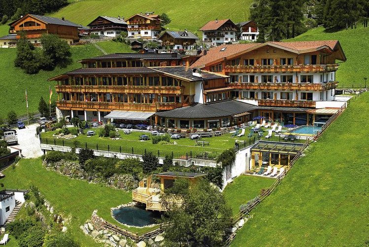 Zájezd Berghotel ****+ - Jižní Tyrolsko - Dolomity / Sexten - Záběry místa