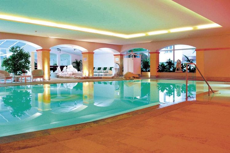 Zájezd DAS RONACHER Therme und Spa Resort *****+ - Korutany / Bad Kleinkirchheim - Vnitřní bazén