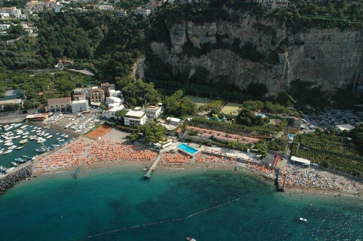 Zájezd Le Axidie **** - pobřeží Amalfi - Neapolský záliv / Vico Equense - Záběry místa