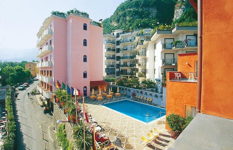 Zájezd Villa Maria *** - pobřeží Amalfi - Neapolský záliv / Sorrent - Záběry místa