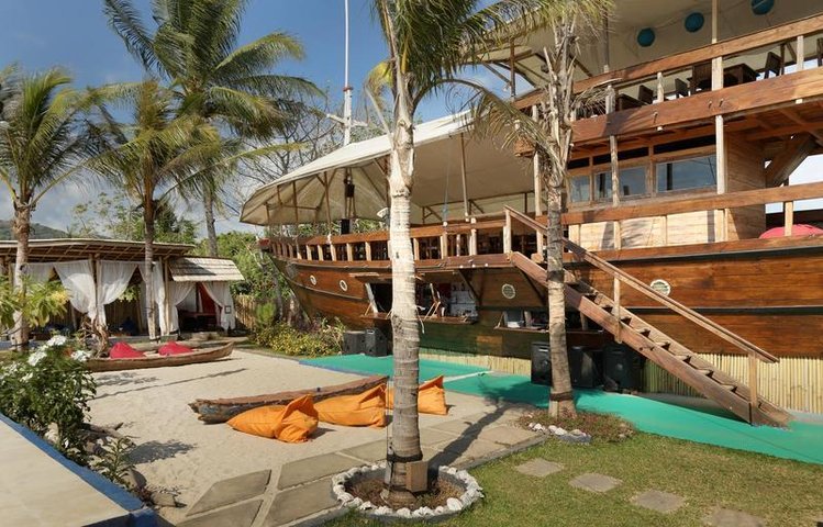 Zájezd Plataran Komodo Beach Resort ****+ - Flores / Labuan Bajo - Terasa