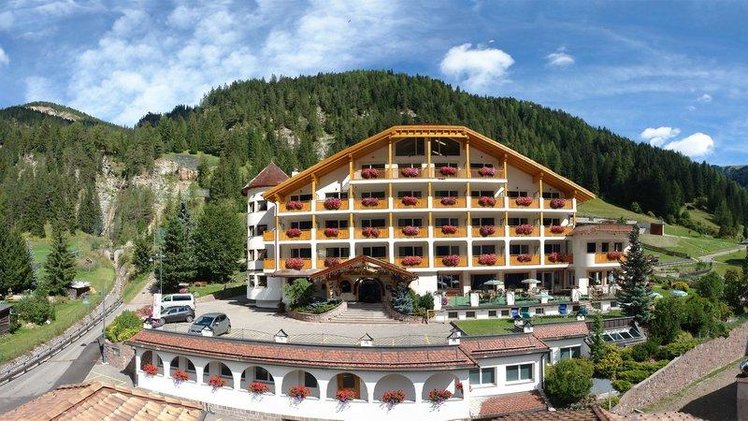 Zájezd Cesa Tyrol  - Jižní Tyrolsko - Dolomity / Canazei - Záběry místa