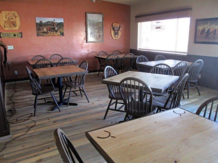 Zájezd Broken Spur Inn & Steakhouse *** - Utah / Torrey - Bar