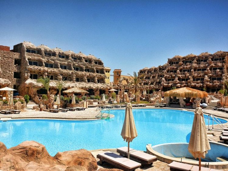 Zájezd Caves Beach Resort ***** - Hurghada / Hurghada - Bazén