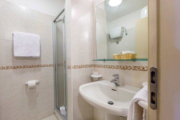 Zájezd Baia Verde Club Residence inklusive Mietwagen *** - Sardinie / Valledoria - Koupelna