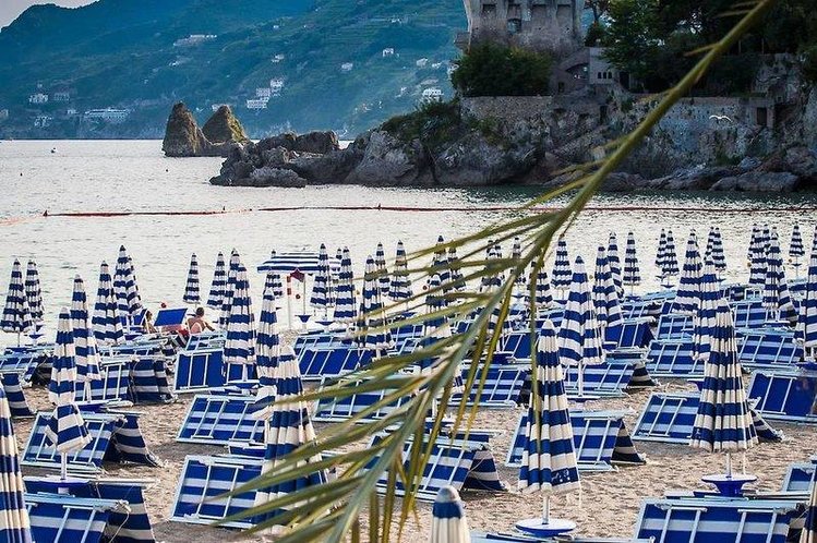 Zájezd Lloyds Baia **** - pobřeží Amalfi - Neapolský záliv / Vietri sul Mare - Záběry místa