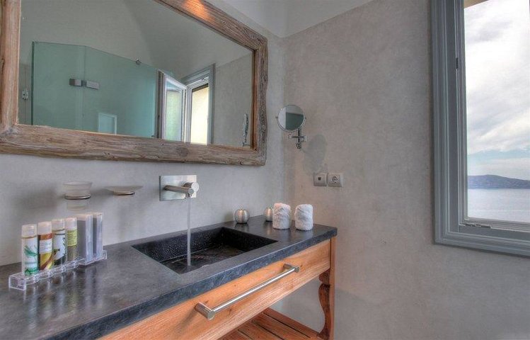 Zájezd Allure Suites **** - Santorini / Firostefani - Koupelna