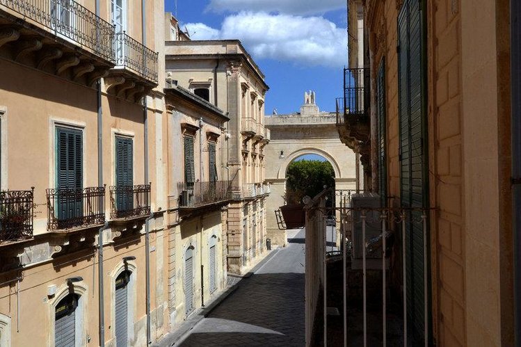 Zájezd Porta Reale **** - Sicílie - Liparské ostrovy / Noto - Záběry místa
